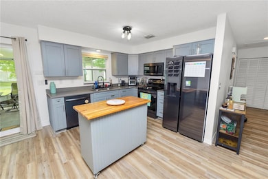 2937 Delrose Dr N, Lakeland, FL 33805 - photo 2