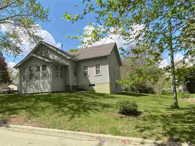 504 Forrest Rd, Cedar Falls, IA 50613 - photo 2