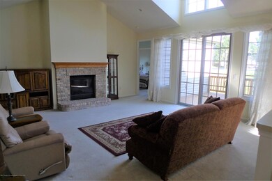 Living Room w/gas fireplace
