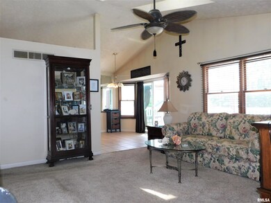 2741 W 37th St, Davenport, IA 52806 - photo 2