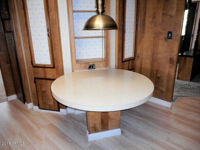 023-273589 - kitchen table