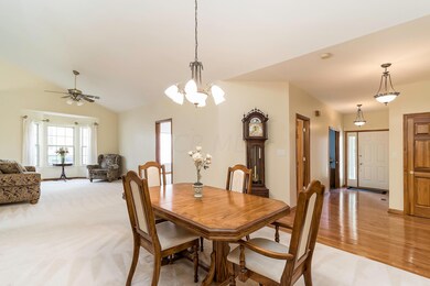 Foyer/dining
