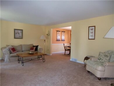 Living Room. New Carpeting - Sept. 2011!  Front fo