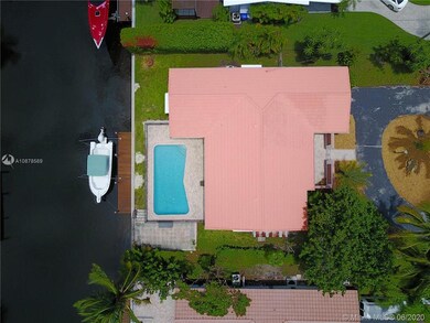 SPARKLING POOL AND PRIVATE SUN DECK