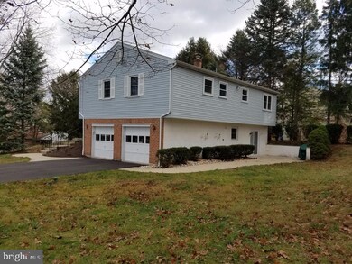 1048 Grandview Cir, Pottstown, PA 19465 - photo 4