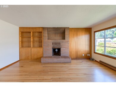 808 E 5th St, Newberg, OR 97132 - photo 5