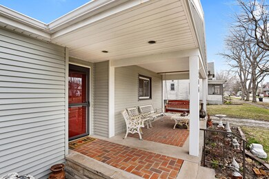 206 E Pembroke St, Tuscola, IL 61953 - photo 3