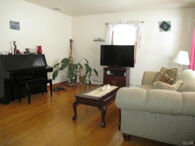 404 E Laurel Ave, Pen Argyl, PA 18072 - photo 4