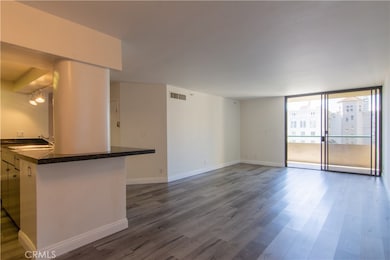 Skyline unit 1114, Los Angeles, CA 90015 - photo 4