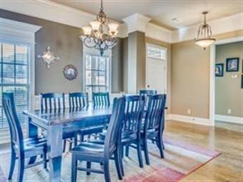 Grand foyer and formal dining - Oversized crown th