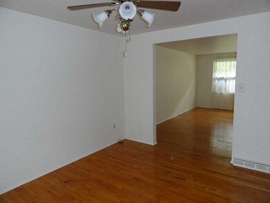 Dining Room. The 12 x10  dining room has a ceiling