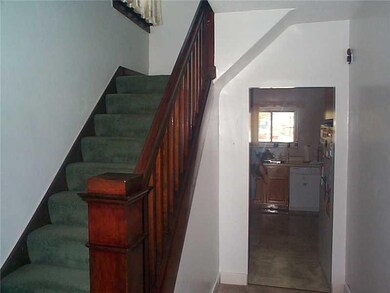 Entry/Foyer.