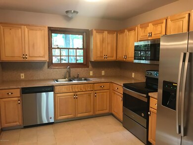 254 Spicebush Dr, East Stroudsburg, PA 18301 - photo 3