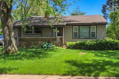 112 Pecos Cir, Carpentersville, IL 60110 - photo 2