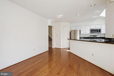 6893 Mclean Province Cir, Falls Church, VA 22043 - photo 7