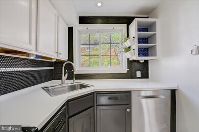 1526 Mount Eagle Place unit 957, Alexandria, VA 22302 - photo 6