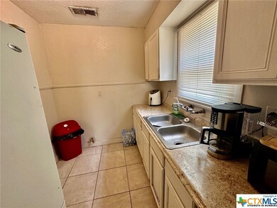 608 E Pine St, Seguin, TX 78155 - photo 7