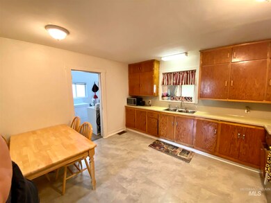 1242 Yale Ave, Burley, ID 83318 - photo 6