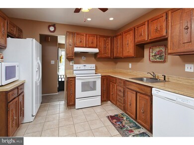 38 Monroe St, Swedesboro, NJ 08085 - photo 5