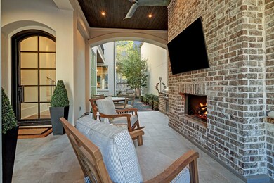 107 Memorial Parkview Dr, Houston, TX 77024 - photo 2