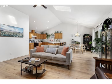 806 E Edgewood Dr, Newberg, OR 97132 - photo 5