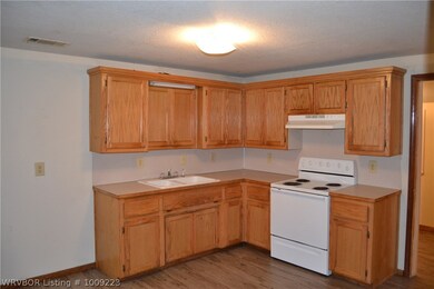 502 SW 3rd St, Muldrow, OK 74948 - photo 6