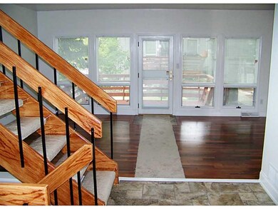 Entry/Foyer.