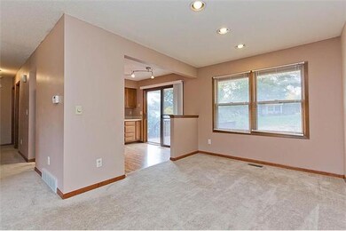 3738 SW 34th St, Des Moines, IA 50321 - photo 7