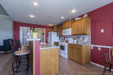 2115 S Javine Ave, Skiatook, OK 74070 - photo 7