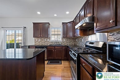 17 Stonecreek Ct, Easton, PA 18045 - photo 5