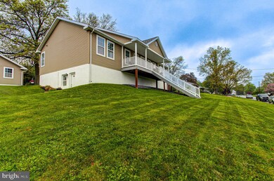 489 Macoby St, Pennsburg, PA 18073 - photo 3