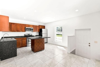 137 Hawthorne Dr unit B, West Palm Beach, FL 33403 - photo 3