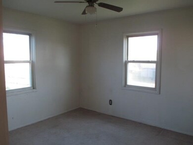 7311 N Pine St, Davenport, IA 52806 - photo 4