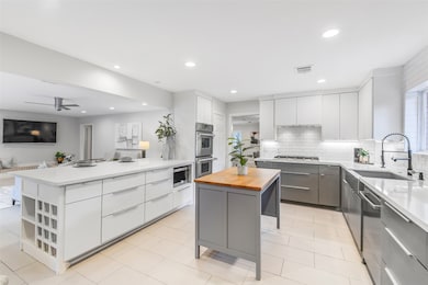 12326 Old Oaks Dr, Houston, TX 77024 - photo 7