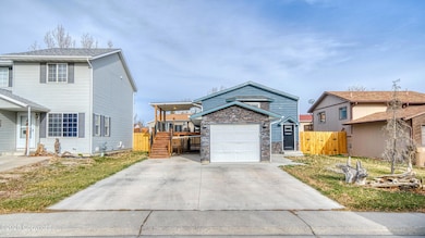 212 W Laurel St, Gillette, WY 82718 - photo 4