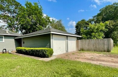 3100 14th St, Bay City, TX 77414 - photo 2