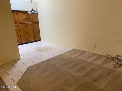 Mes Dr. Living Room