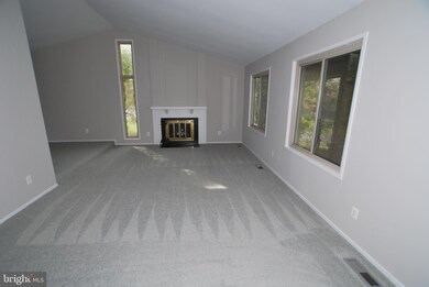 20309 Aspenwood Ln, Montgomery Village, MD 20886 - photo 4
