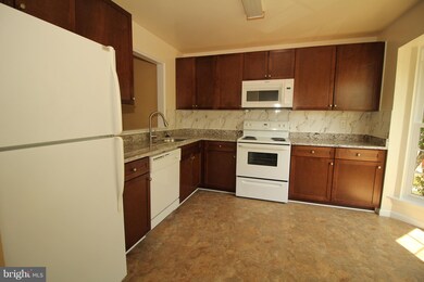 13928 Big Yankee Ln, Centreville, VA 20121 - photo 7