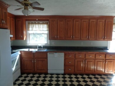 8211 N Henpeck Rd, Quinton, VA 23141 - photo 7