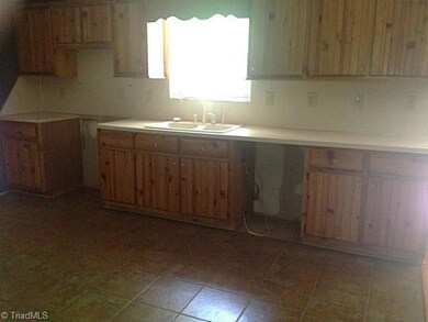 1691 Danny Bell Rd, Asheboro, NC 27205 - photo 5