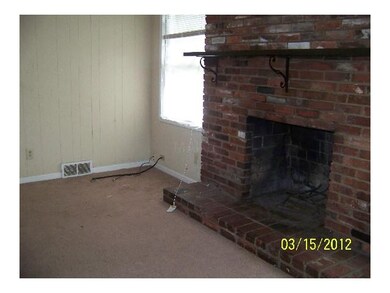 DEN / WITH FIREPLACE