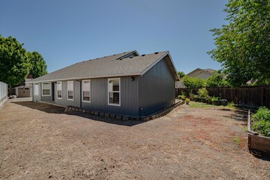 976 Jessica Ct, Eagle Point, OR 97524 - photo 6