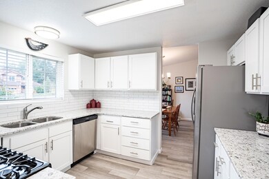 3036 NE Royal Ct, Bend, OR 97701 - photo 5