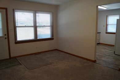 934 1st St N, Newton, IA 50208 - photo 4