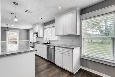 428 E Castle Harbour Dr, Friendswood, TX 77546 - photo 7