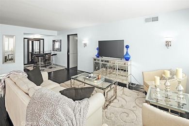 1121 N Olive Dr unit 209, West Hollywood, CA 90069 - photo 2