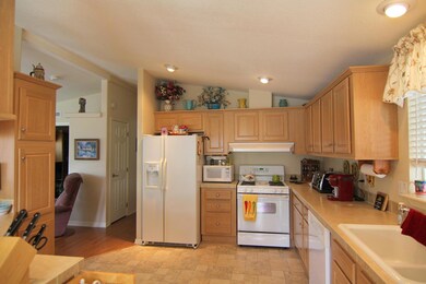 7. Kitchen.jpg
