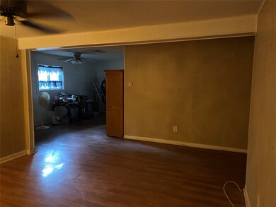 208 N Durant St, Alvin, TX 77511 - photo 4