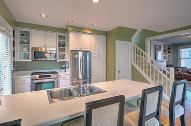Eat-in Kitchen